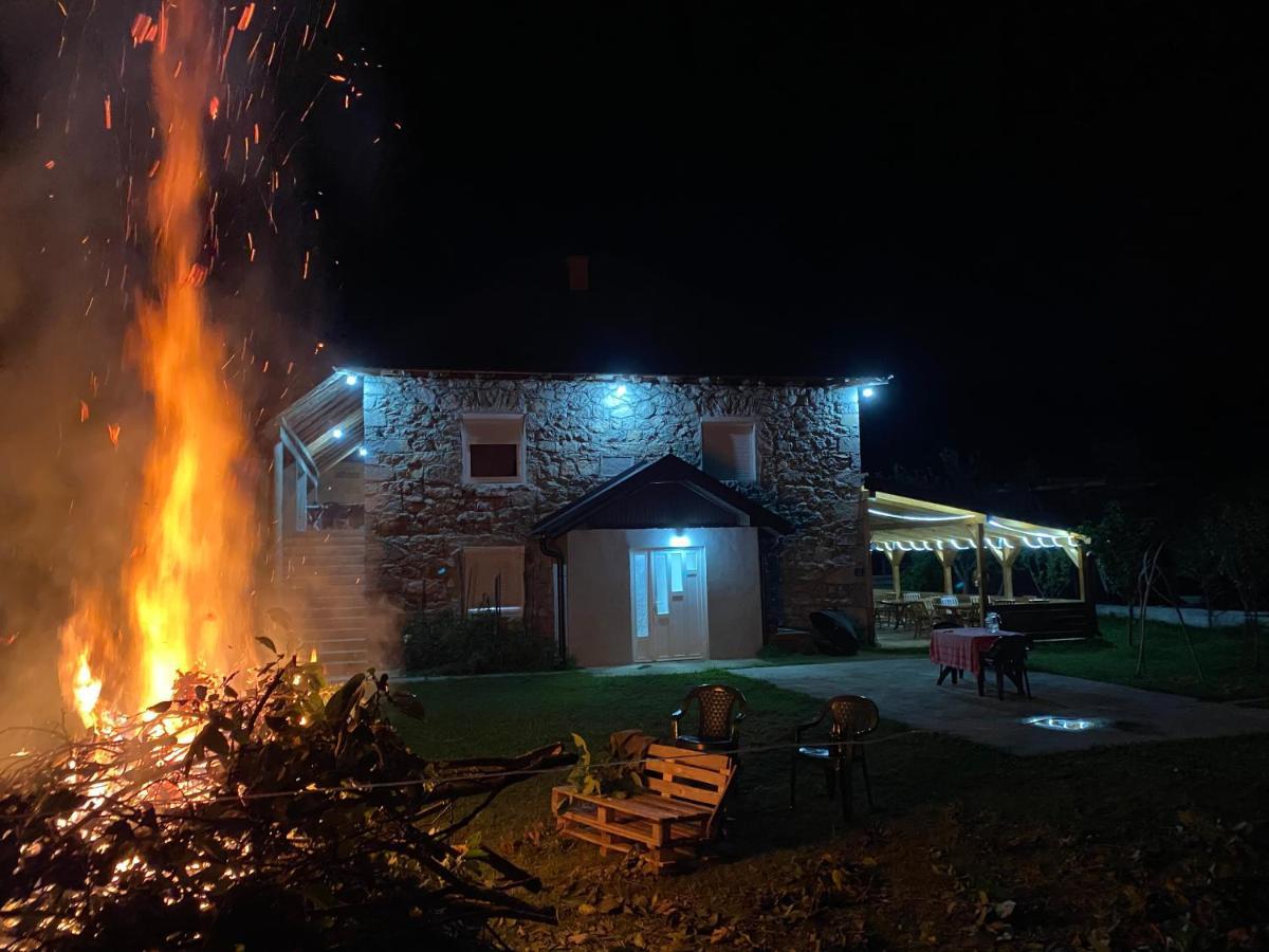 The Blue Eye Bed and Breakfast Vuthaj Exterior foto